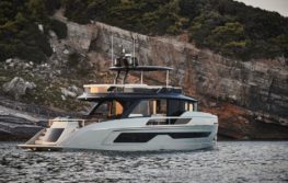 Explorer Motor Yachts 62 2025