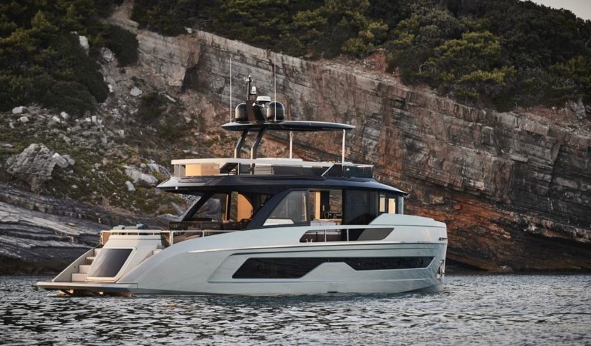Explorer Motor Yachts 62 2025