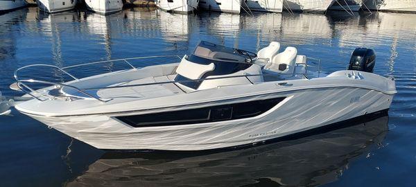 Sessa Marine Key Largo 27 Outboard Line 2023